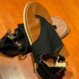 Womens black canvas strappy sandal.  Size 7.5